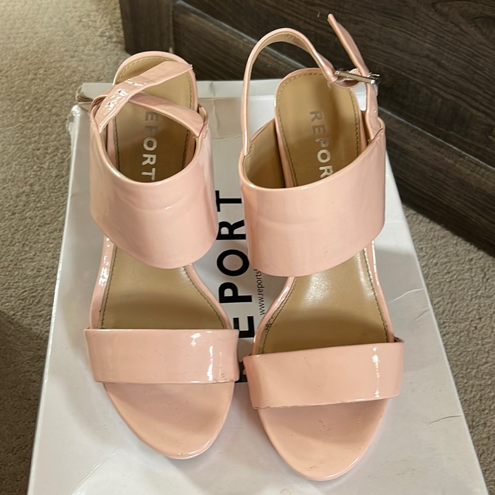 Perfect comfy block heel. Size 8 but fits 7-8